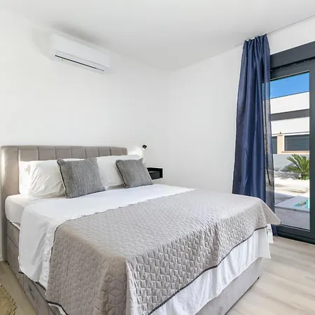 Family Friendly House With A Swimming Pool Kastel Stafilic, - 23486 بيت للعطل *